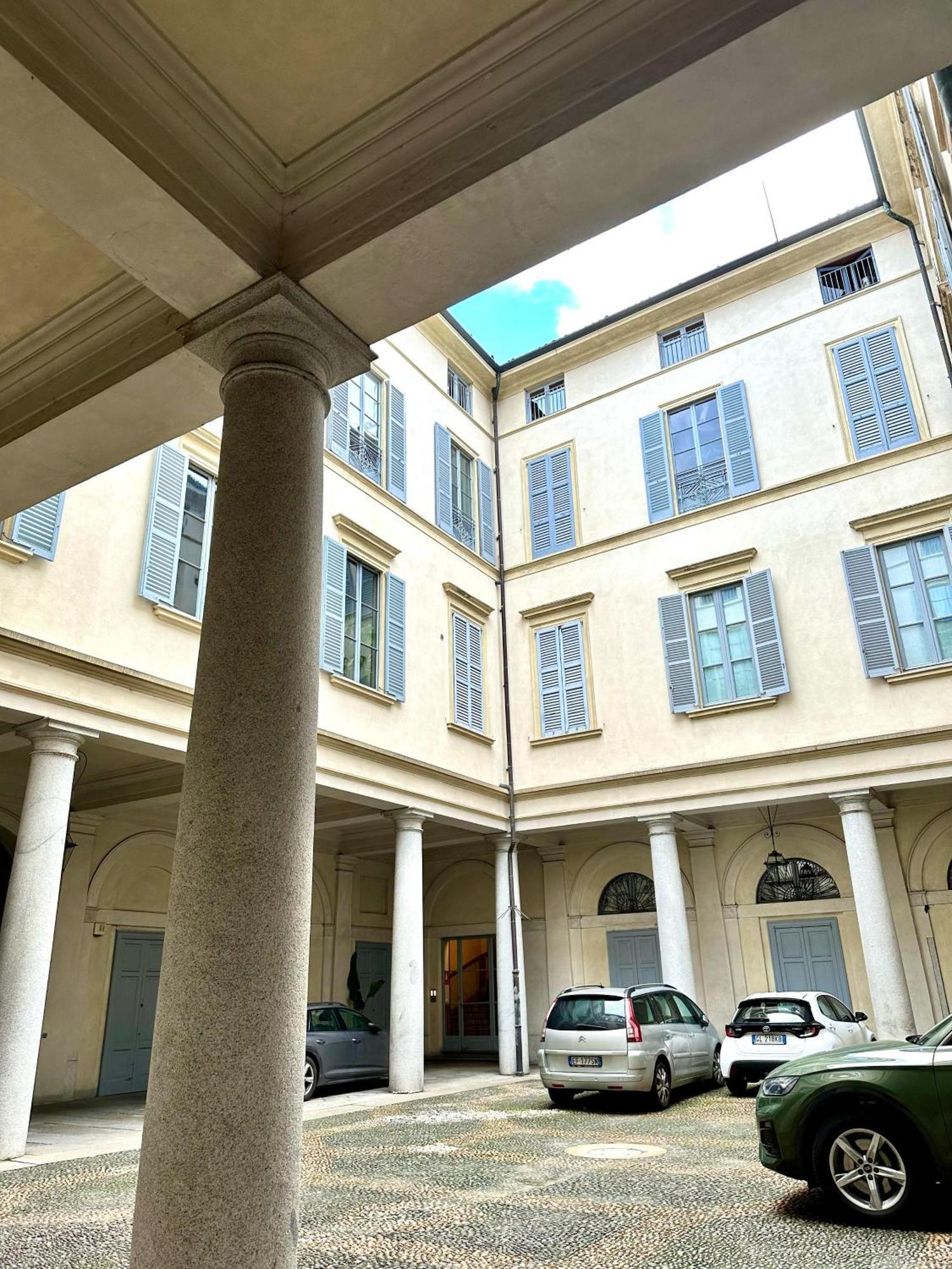 Nerino House, Elegante E Tranquillo Appartamento A 5 Minuti Dal Duomo Milan Exterior photo